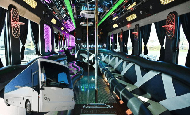 46 Passengers Party Bus Rental Club On Wheels with Poles And VIP Lounge